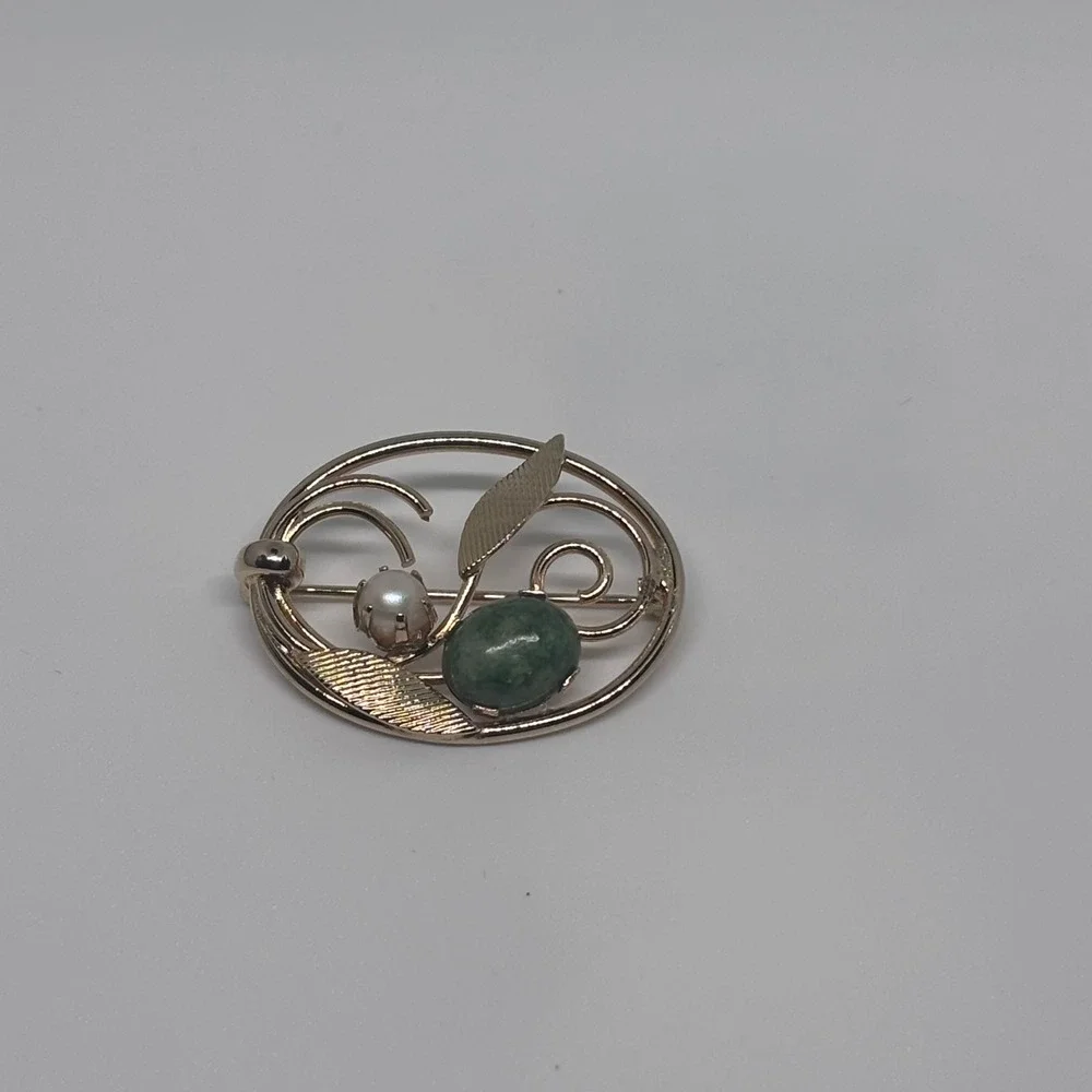 Vintage Sarah Coventry Brooch Gold Tone Leaf Faux Pearl Green Stone